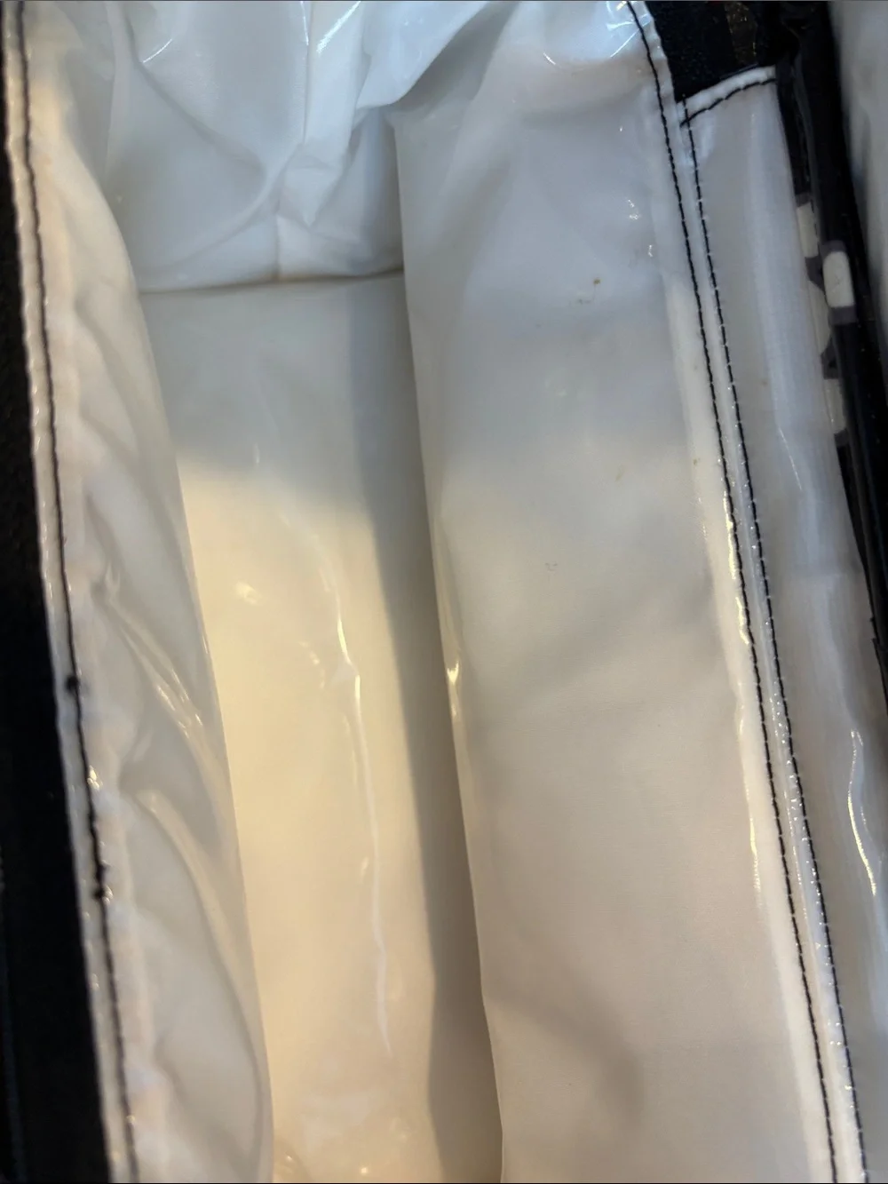 Black and Cream Floral lunch box with Shoulder Strap Vera Bradley. So cute.